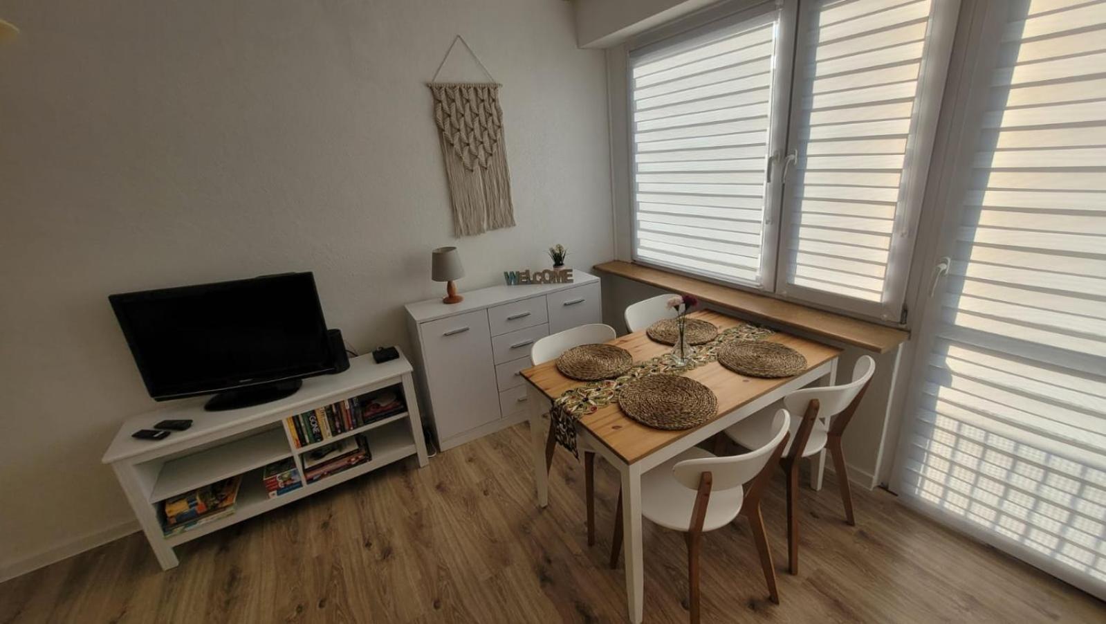 Dams Apartament Oswiecim Bagian luar foto